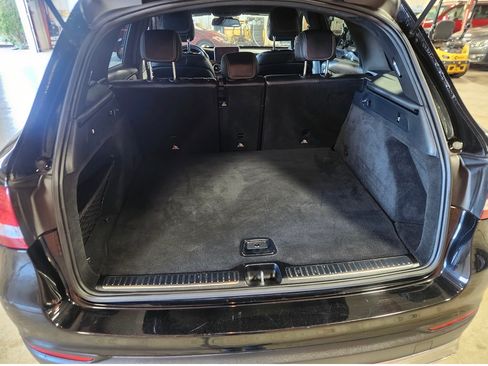 Used 2018 Mercedes-Benz GLC 300 4MATIC image 11