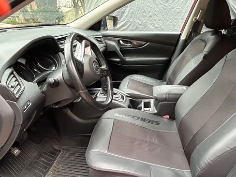 Used 2017 Nissan Rogue SV w/ SV Premium Package image 12