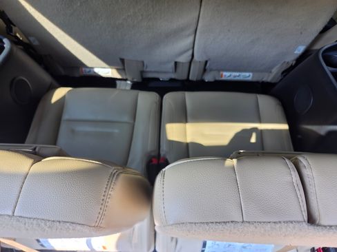 Used 2016 Ford Explorer XLT w/ Equipment Group 202A FWD image 19
