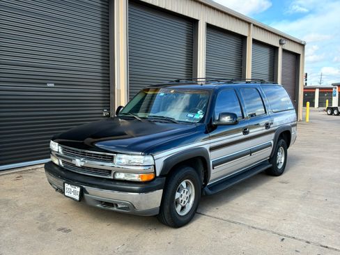 Used 2002 Chevrolet Suburban LT image 16