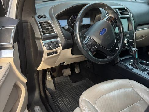 Used 2018 Ford Explorer Limited w/ Equipment Group 301A FWD image 25