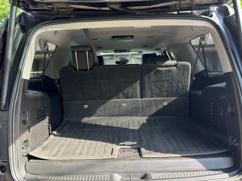 Used 2018 Chevrolet Suburban LT w/ LT Signature Package AWD/4WD image 9