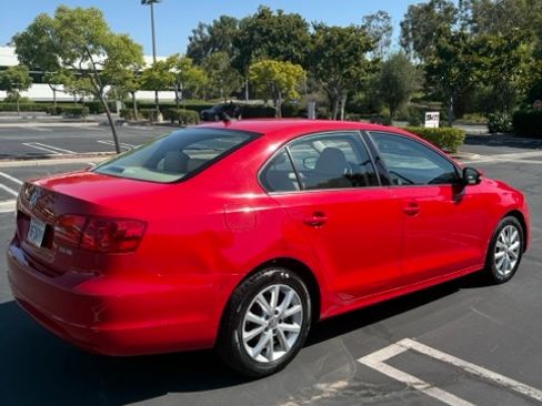 Used 2012 Volkswagen Jetta SE FWD image 12