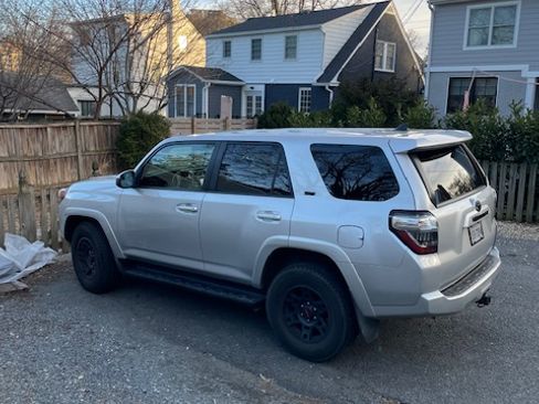 Used 2015 Toyota 4Runner SR5 image 4