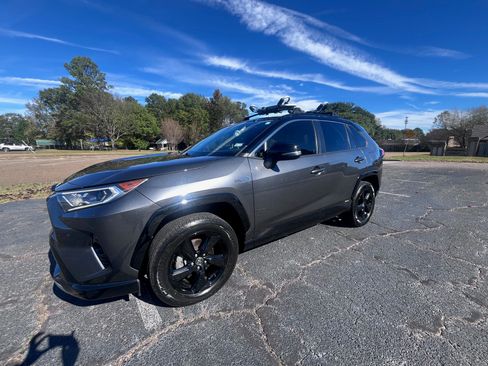 Used 2020 Toyota RAV4 XSE image 1