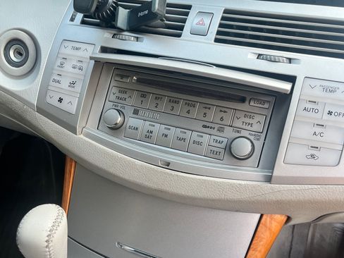 Used 2005 Toyota Avalon XLS image 4