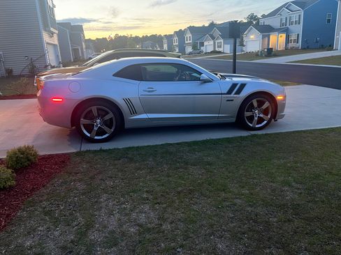 Used 2010 Chevrolet Camaro SS w/ RS Package RWD image 2
