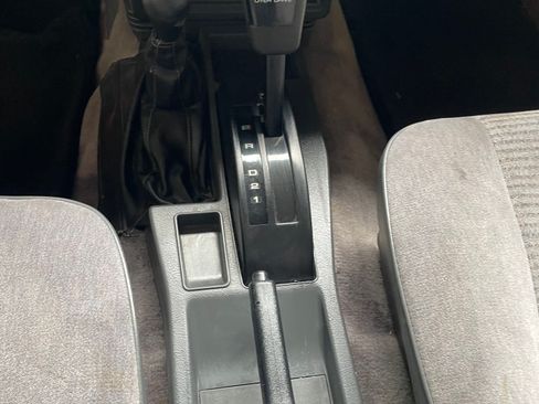 Used 1993 Nissan Pathfinder XE AWD/4WD image 8