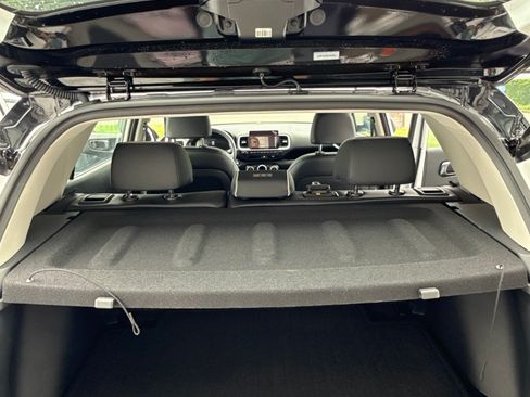 Used 2025 Hyundai Venue Limited FWD image 21