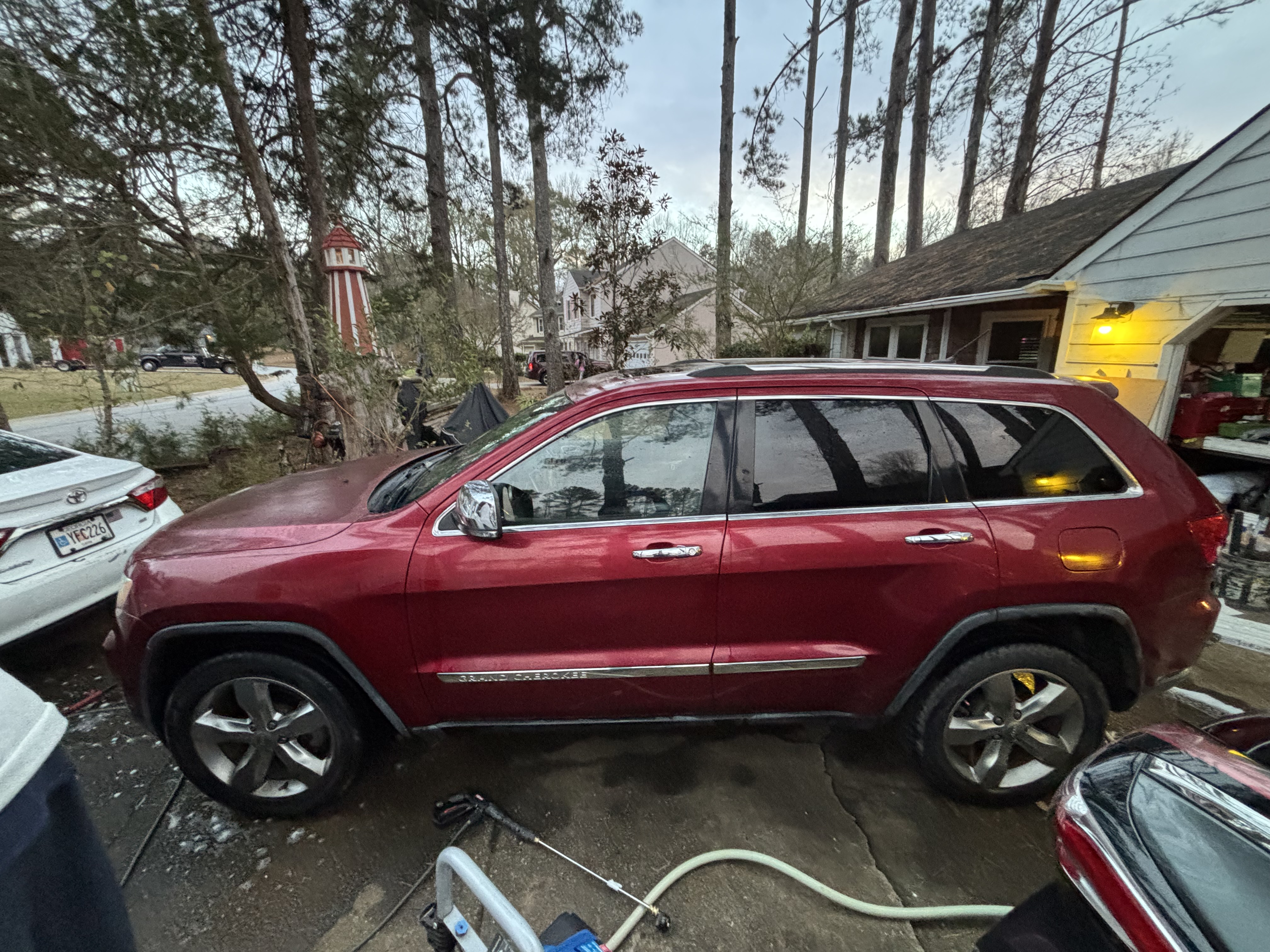Used 2013 Jeep Grand Cherokee Overland AWD/4WD image 1