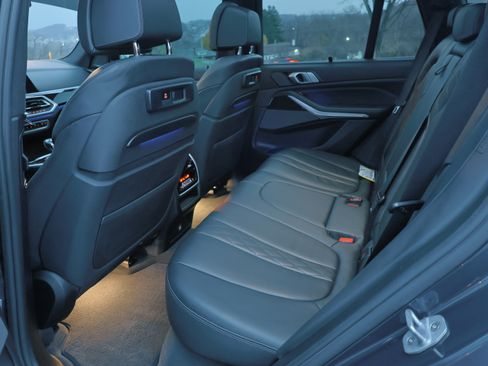 Used 2019 BMW X5 xDrive50i w/ M Sport Package image 6