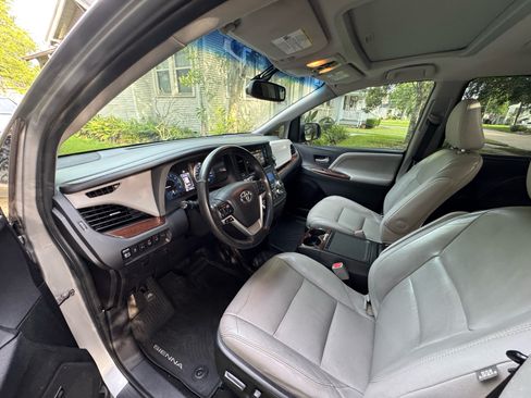 Used 2015 Toyota Sienna Limited Premium AWD/4WD image 11