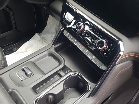 Used 2024 GMC Sierra 2500 AT4 w/ AT4 Premium Plus Package image 18