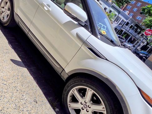 Used 2013 Land Rover Range Rover Evoque Pure Premium w/ Pure Premium Pkg AWD/4WD image 12