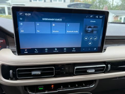 Used 2022 Lincoln Nautilus Reserve image 17