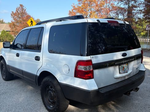 Used 2017 Ford Expedition XL image 2