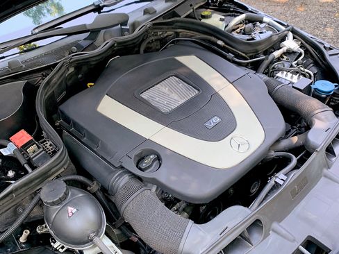 Used 2010 Mercedes-Benz C 300 Sedan image 4