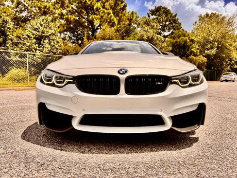 Used 2018 BMW M4 Convertible image 17