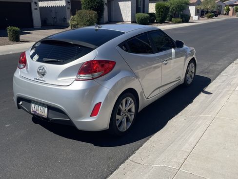 Used 2017 Hyundai Veloster image 5