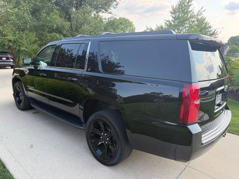 Used 2017 Chevrolet Suburban LT w/ Luxury Package AWD/4WD image 2