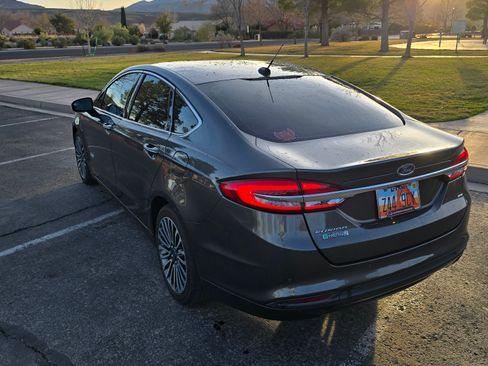 Used 2017 Ford Fusion Energi SE image 6