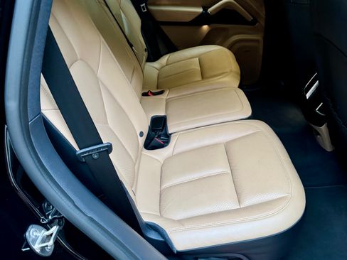 Used 2016 Porsche Cayenne S AWD/4WD image 17
