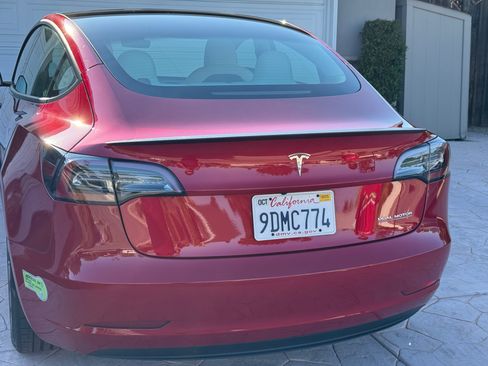 Used 2023 Tesla Model 3 Performance image 2