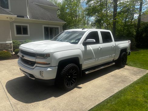 Used 2017 Chevrolet Silverado 1500 LT w/ All Star Edition AWD/4WD image 1