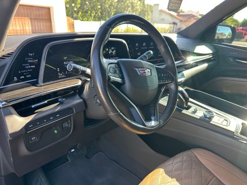 Used 2021 Cadillac Escalade Premium Luxury w/ LPO, Radiant Package image 4