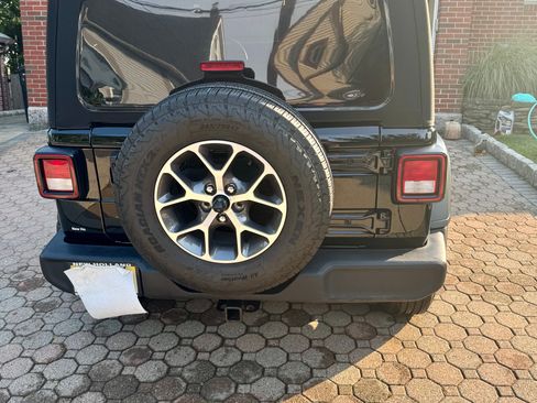 Used 2022 Jeep Wrangler Sport AWD/4WD image 5
