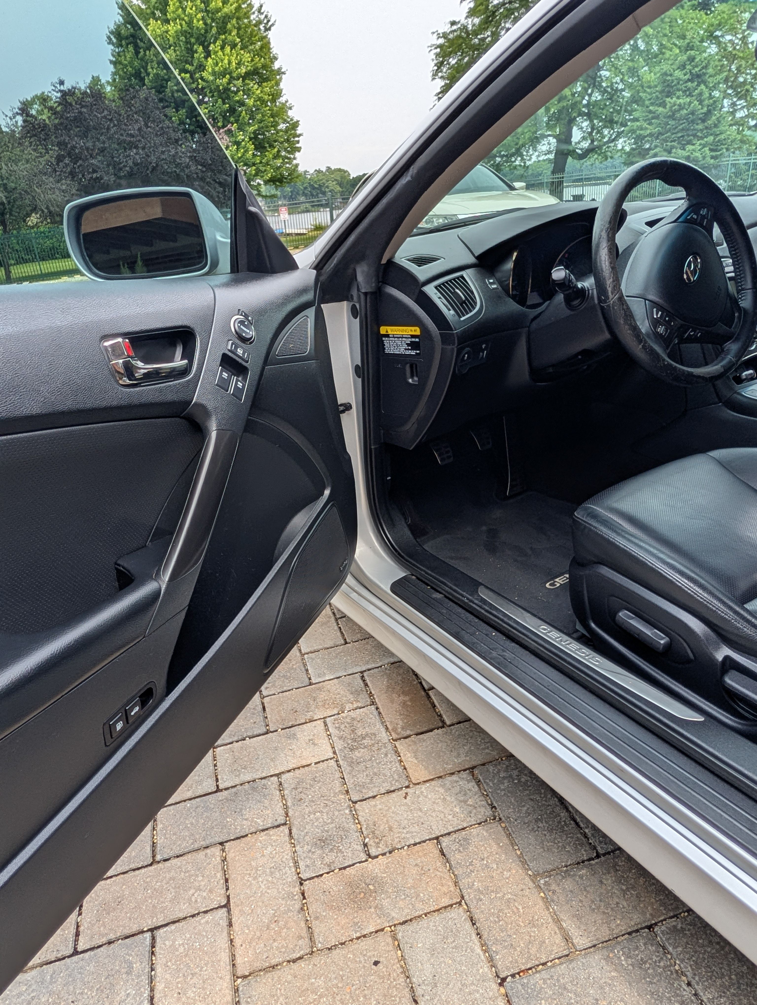 Used 2012 Hyundai Genesis 3.8 RWD image 6