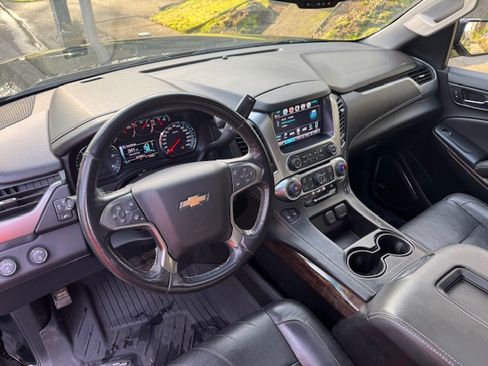Used 2018 Chevrolet Suburban LT image 16