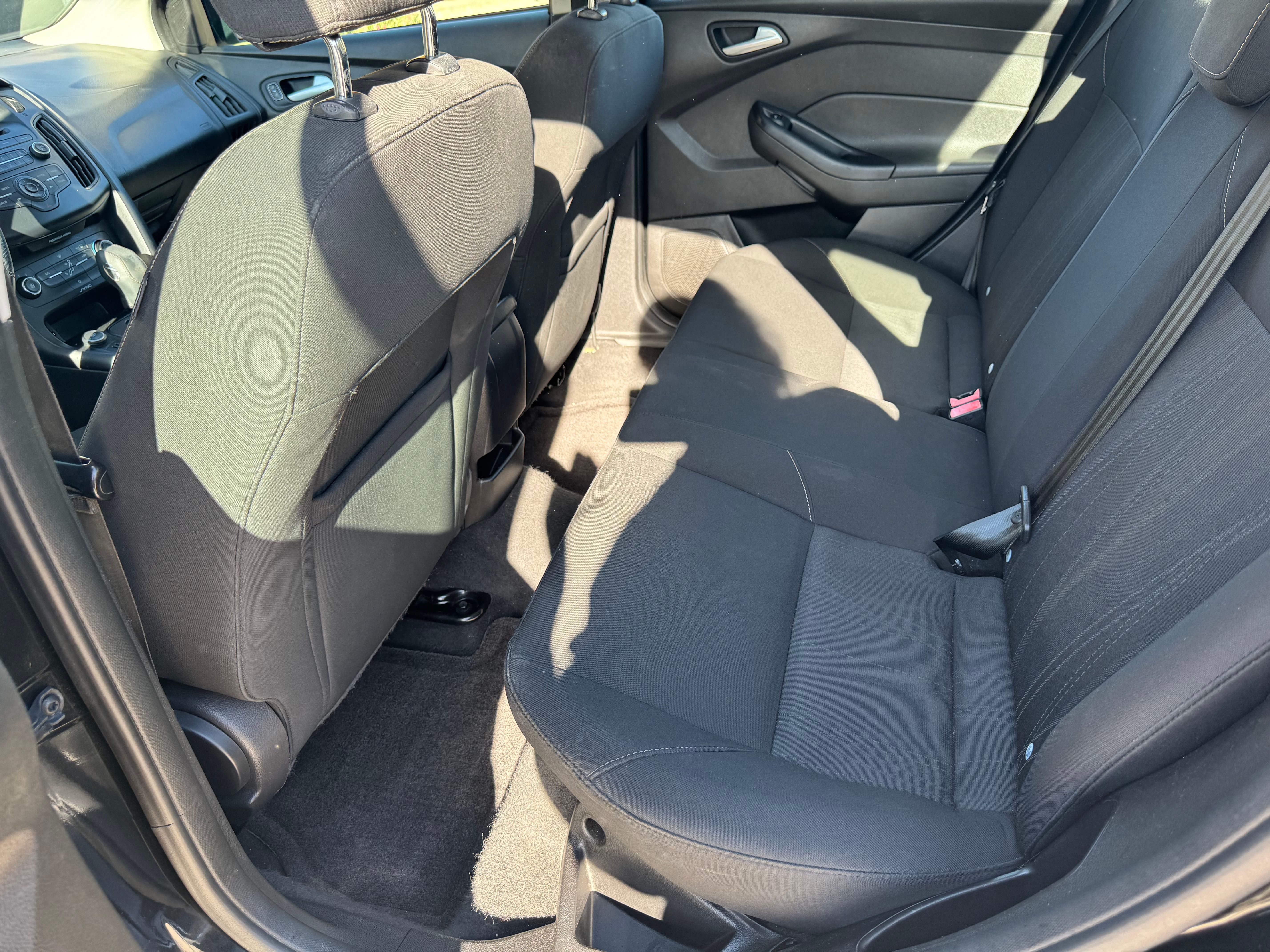 Used 2015 Ford Focus SE FWD image 9