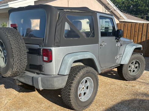 Used 2013 Jeep Wrangler Sport AWD/4WD image 9