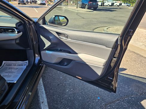 Used 2018 Toyota Camry XLE image 17