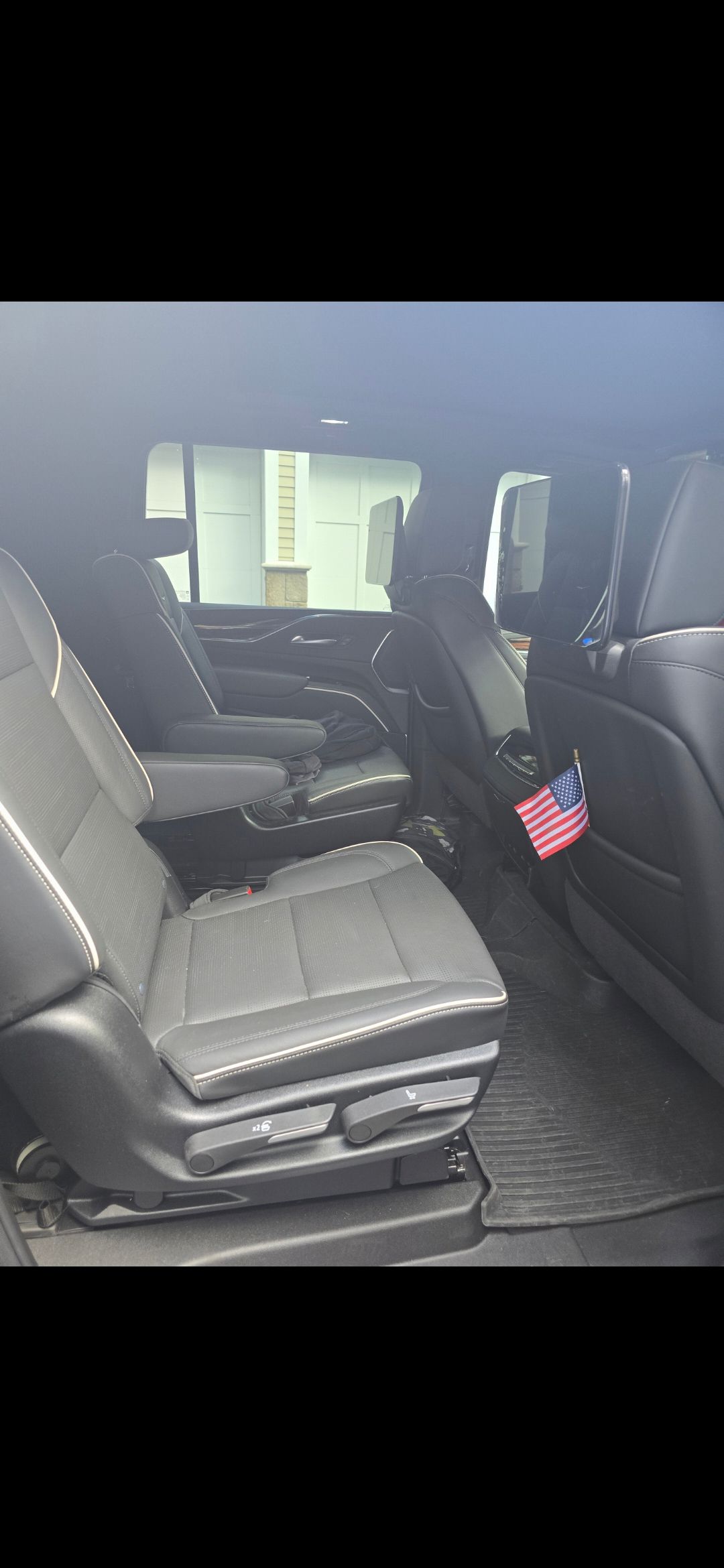 Used 2023 Cadillac Escalade ESV Premium Luxury w/ LPO, Floor Liner Package AWD/4WD image 11