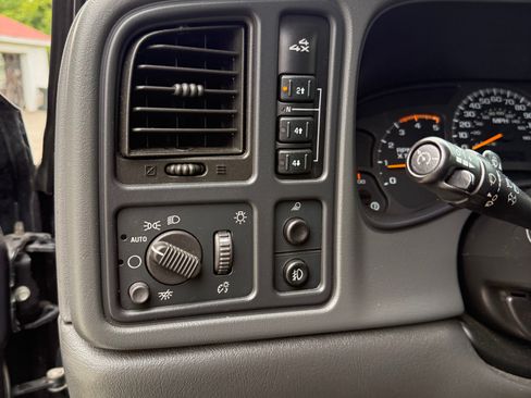 Used 2003 Chevrolet Silverado 2500 LT AWD/4WD image 20