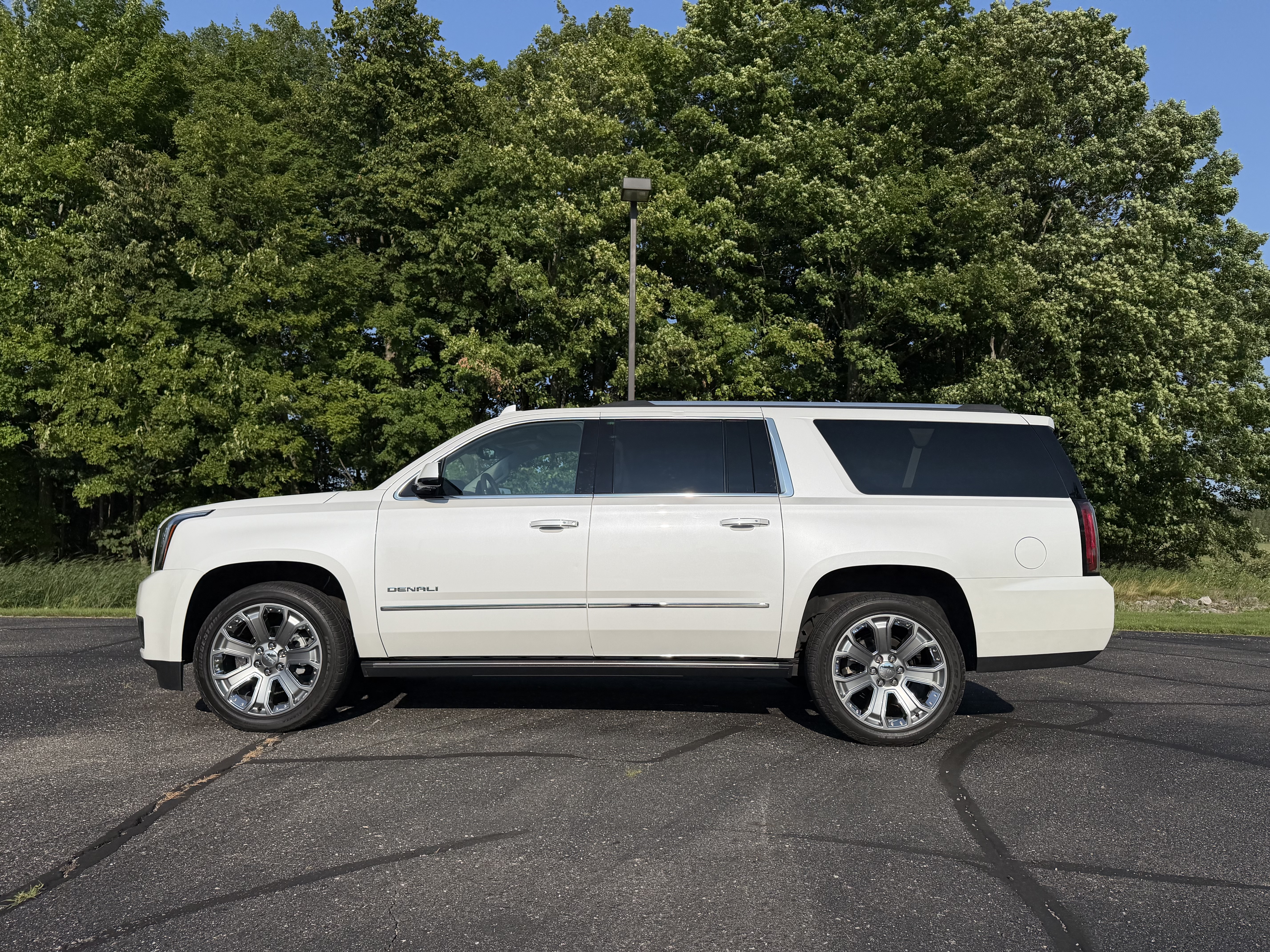 Used 2019 GMC Yukon XL Denali w/ Denali Ultimate Package AWD/4WD image 28