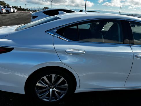 Used 2020 Lexus ES 350 w/ Premium Package image 10