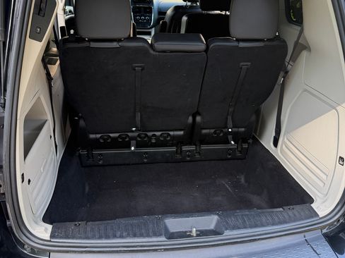 Used 2017 Dodge Grand Caravan SXT FWD image 15