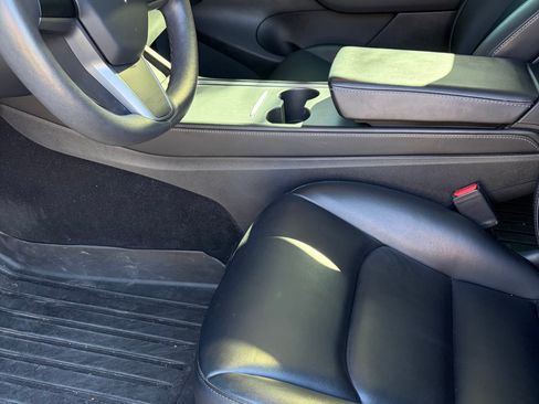 Used 2021 Tesla Model Y Long Range AWD/4WD image 4