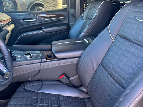 Used 2022 Cadillac Escalade Sport Platinum w/ Heavy-Duty Trailer Package image 9