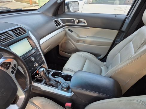 Used 2014 Ford Explorer XLT w/ Equipment Group 202A image 9