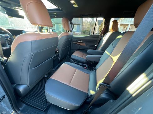 Used 2025 Lexus GX 550 w/ Accessory Package (2T) image 12