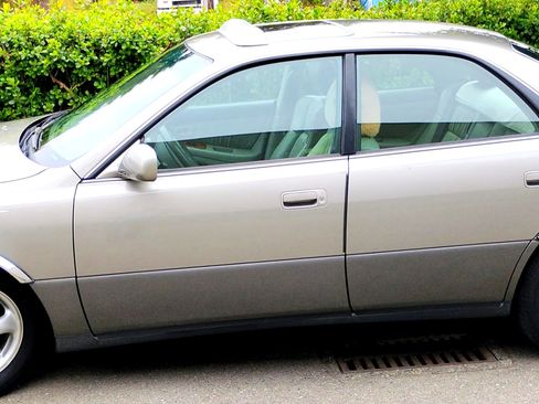 Used 1999 Lexus ES 330 image 1