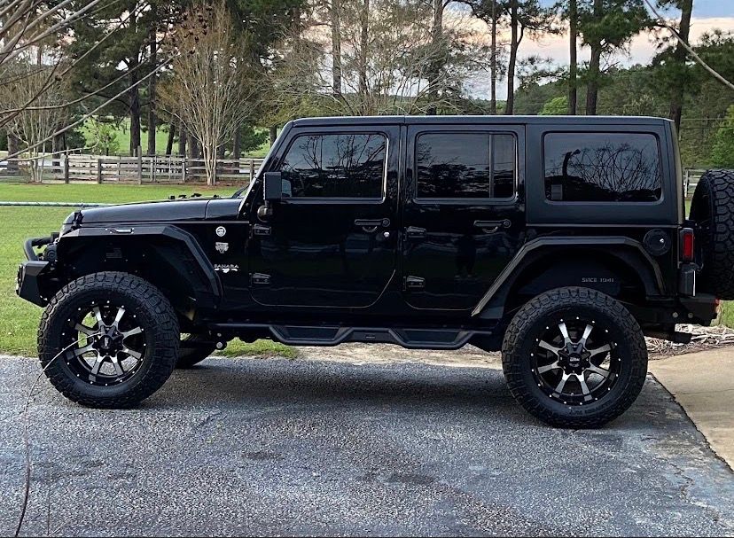 Used 2018 Jeep Wrangler Unlimited Sahara AWD/4WD image 2