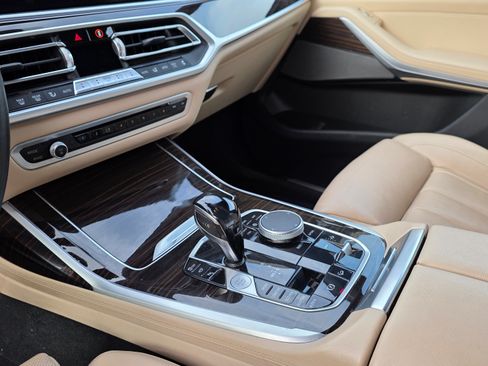 Used 2021 BMW X7 xDrive40i w/ Premium Package image 24