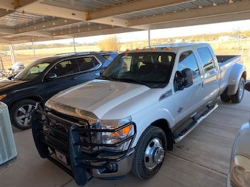 Used 2011 Ford F350 Lariat w/ Lariat Interior Pkg image 11