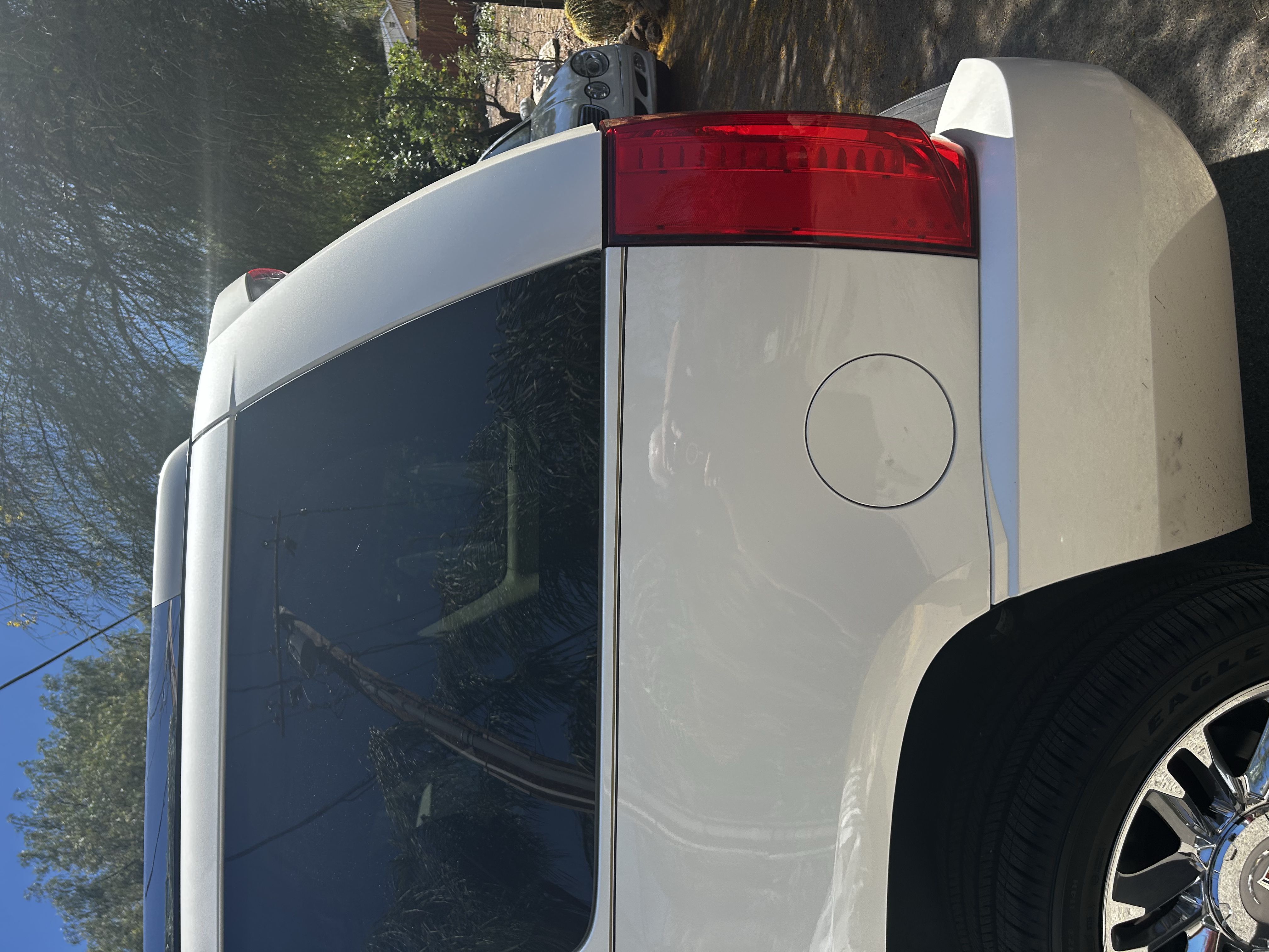 Used 2014 Cadillac Escalade Platinum RWD image 12