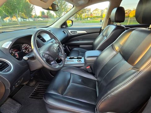 Used 2017 Nissan Pathfinder SL image 9